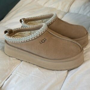 UGG Tazz Size 7 EUC